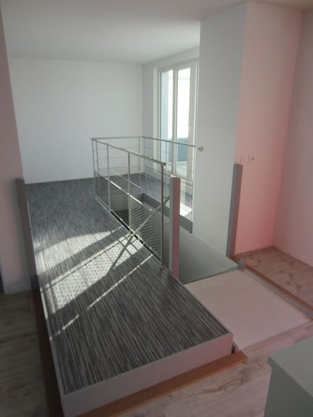 Espace bureau en continuité avec le séjour